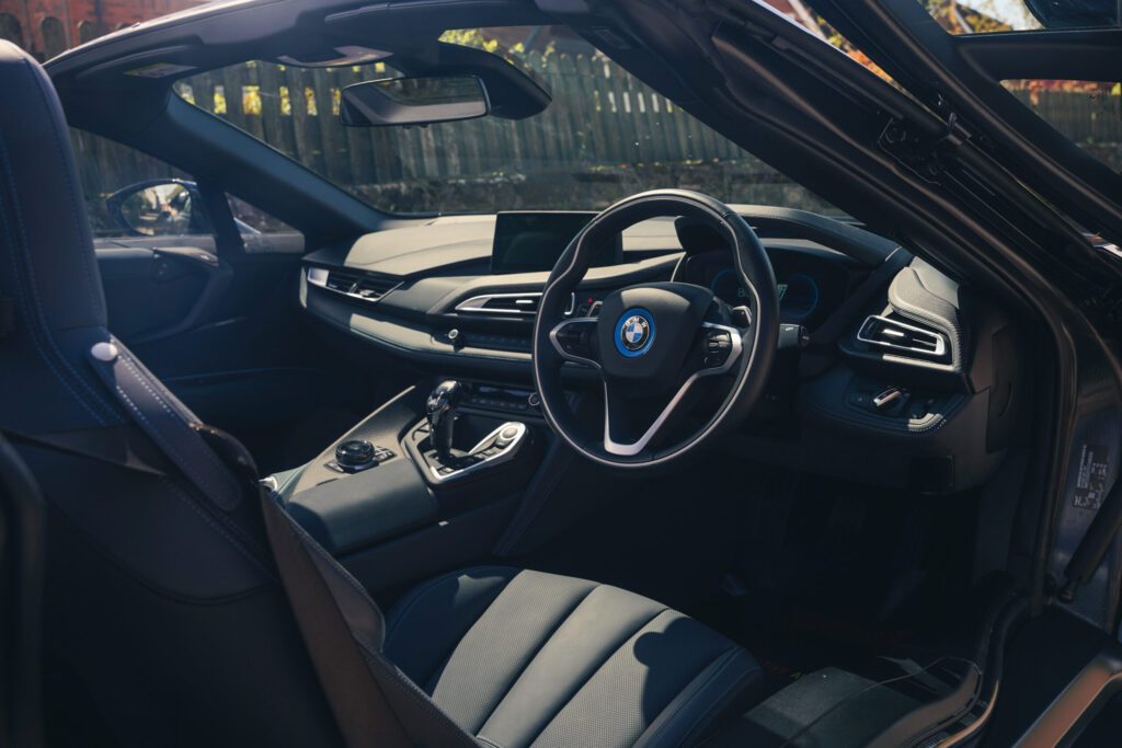 bmw-i8-roadster-interior