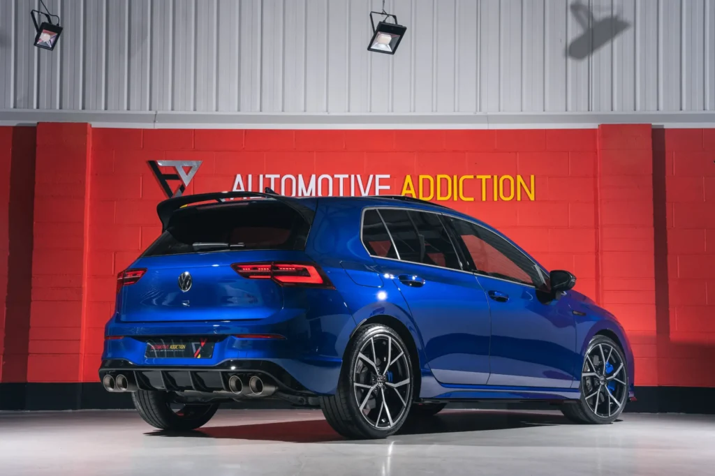 volkswagen-golf-r-mk8-lapiz-blue-hatchback-performance-pack_vsg_0002