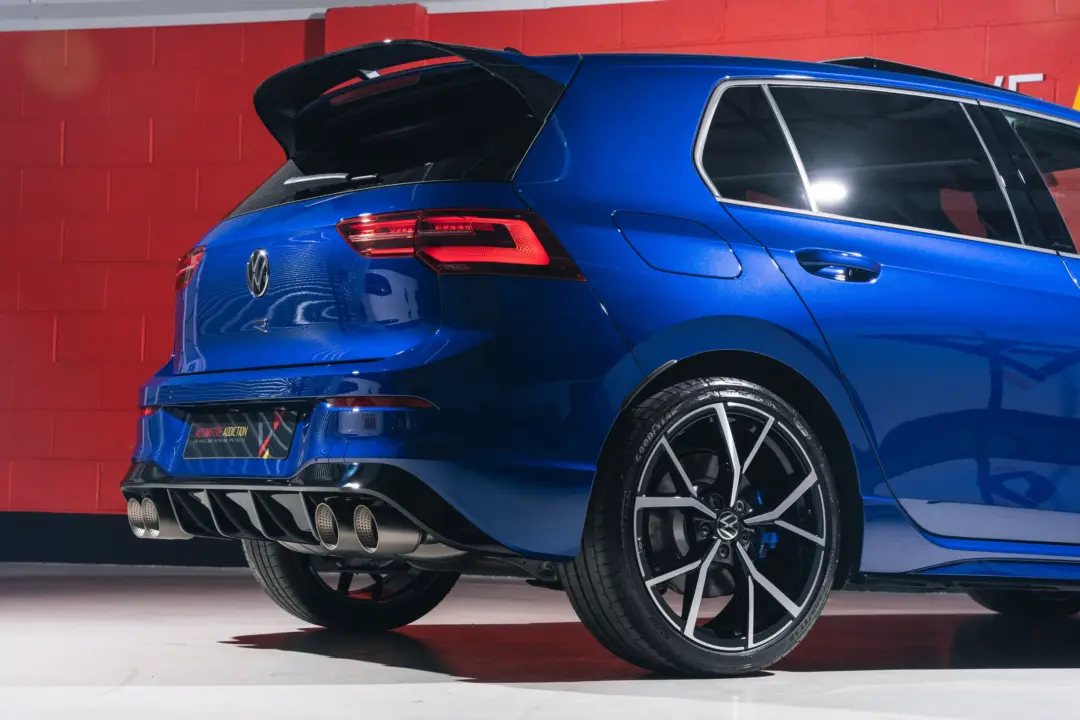 volkswagen-golf-r-mk8-lapiz-blue-hatchback-performance-pack_vsg_0073