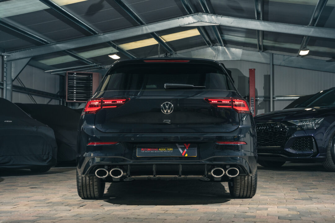 volkswagen-golf-r-mk8-deep-pearl-black__pvj-039