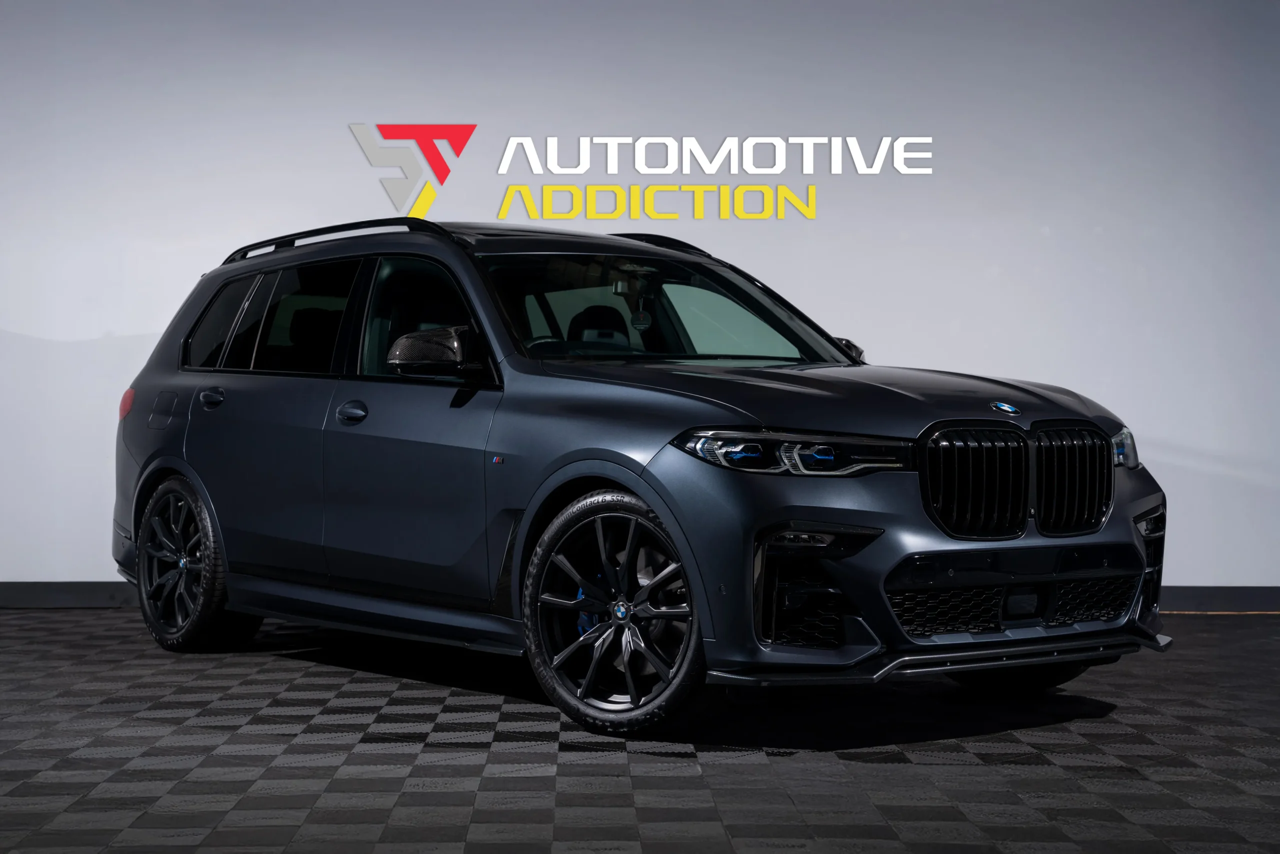 bmw x7 m50i dark shadow edition