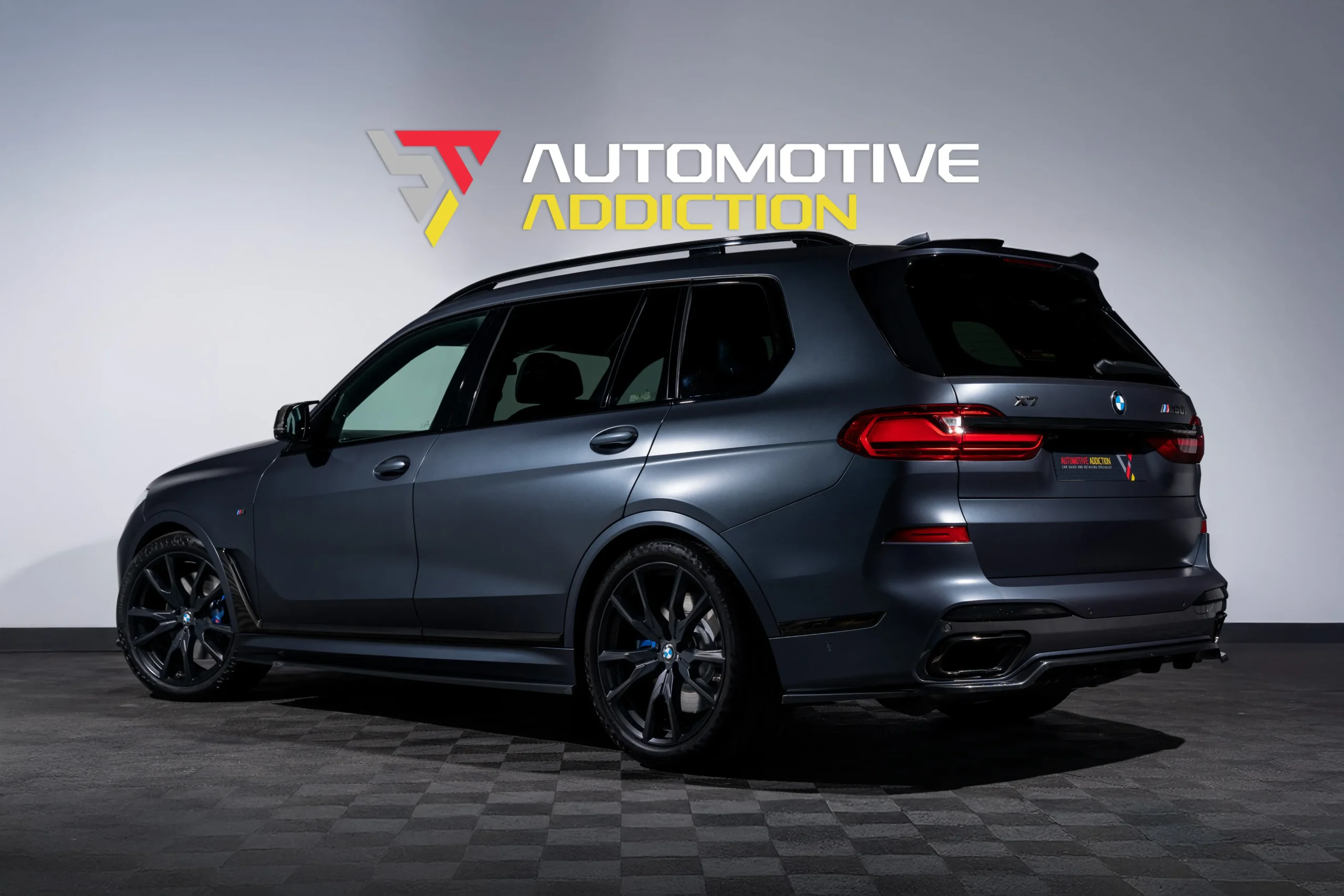 bmw x7 m50i dark shadow edition